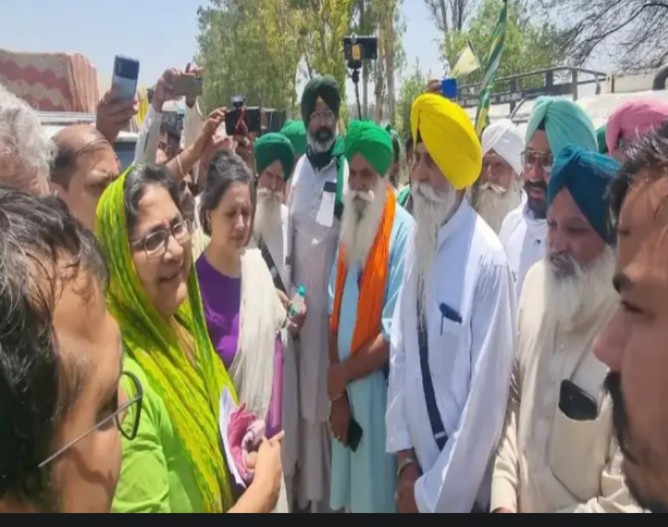 ਤ੍ਰਿਣਮੂਲ ਕਾਂਗਰਸ ਦੇ ਪੰਜ ਮੈਂਬਰੀ ਵਫ਼ਦ ਨੇ ਖਨੌਰੀ 'ਚ ਕਿਸਾਨਾਂ ਨਾਲ ਕੀਤੀ ਮੁਲਾਕਾਤ